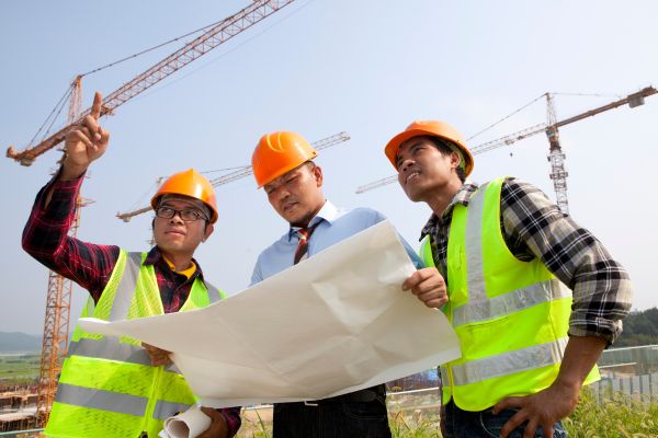 How to Compare Construction Bids Without Choosing on Price Alone